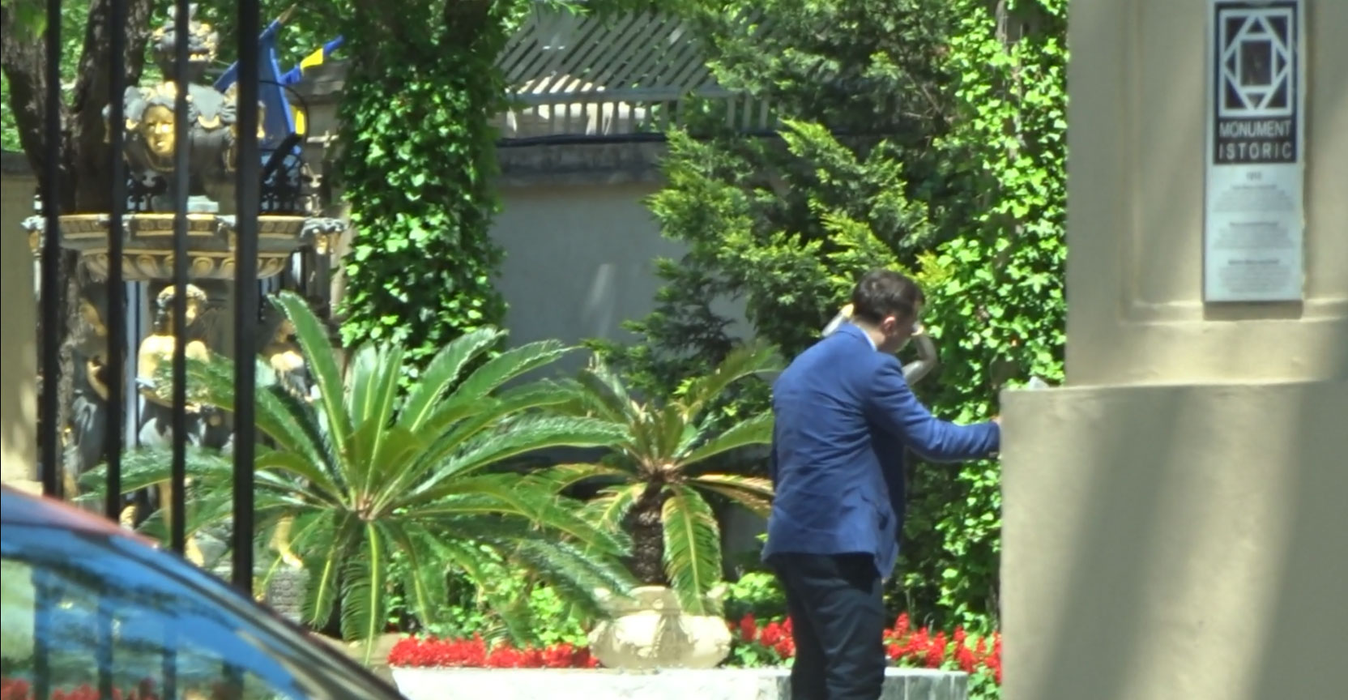 Transferul lui Kamer Qaka la FCSB s-a făcut cu scandal. Tatăl și impresarii mijlocașului s-au contrat pe durata negocierilor