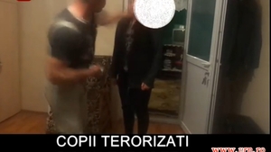 IMAGINI SOCANTE Asta nu e tata, e un mostru! Un moldovean beat si-a mutilat copiii in timp ce ei il filmau! "Iti dau de te omor"