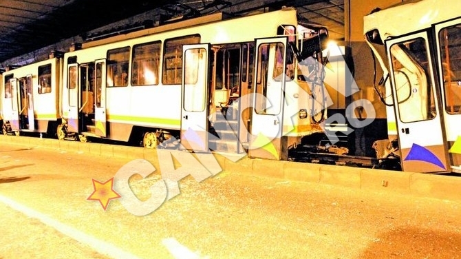 Trei tramvaie pline s-au ciocnit in lant pe linia lui 41. Dezastru in Pasajul Lujerului