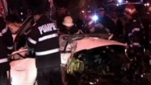 VIDEO Un tanar inconstient a condus sub influenta alcoolului! A intrat cu masina in copac