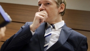 Julian Assange a numit un jurnalist "scarba tabloida"