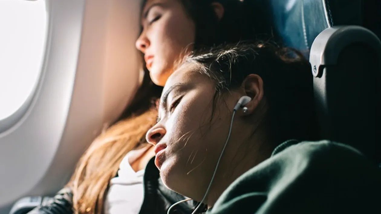Ţi se întâmplă să adormi în timp ce călătoreşti cu avionul? Nu mulţi au habar că pot ajunge să facă o boală gravă