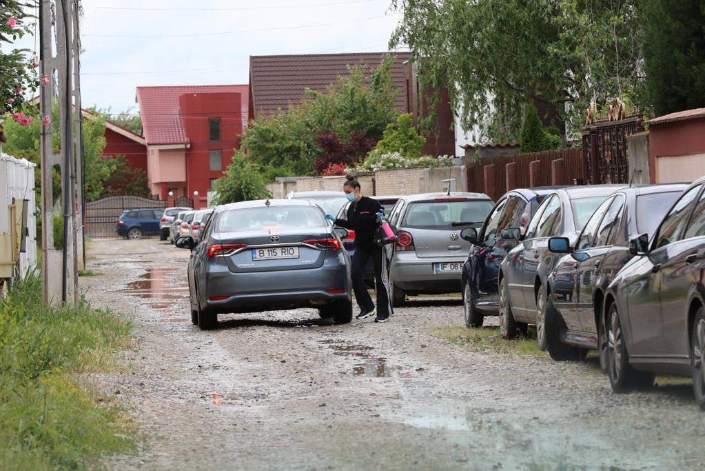 Ștefania a terminat cumpărăturile în oraș și a revenit acasă