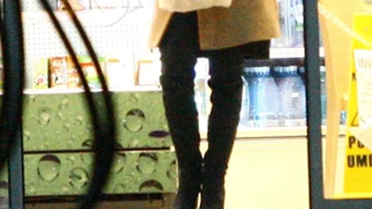 Alessandra Stoicescu, tratata regeste la benzinarie. Full-option la pompa!