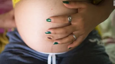 JIE are doar 13 ani şi este deja însărcinată! Drama ei este doar una dintre poveştile triste ale miilor de mirese minore din China