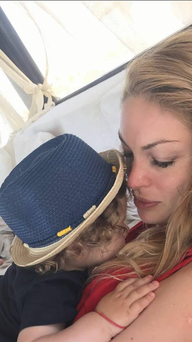 Fiul VALENTINEI PELINEL şi-a găsit prima ‘’iubită‘’! Cum l-a fotografiat blonda pe MILAN