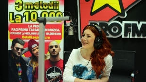 VIDEO Cea mai tare urare! Elena Gheorghe si Glance au cantat "La multi ani" LIVE la Pro FM in romana, engleza si araba!