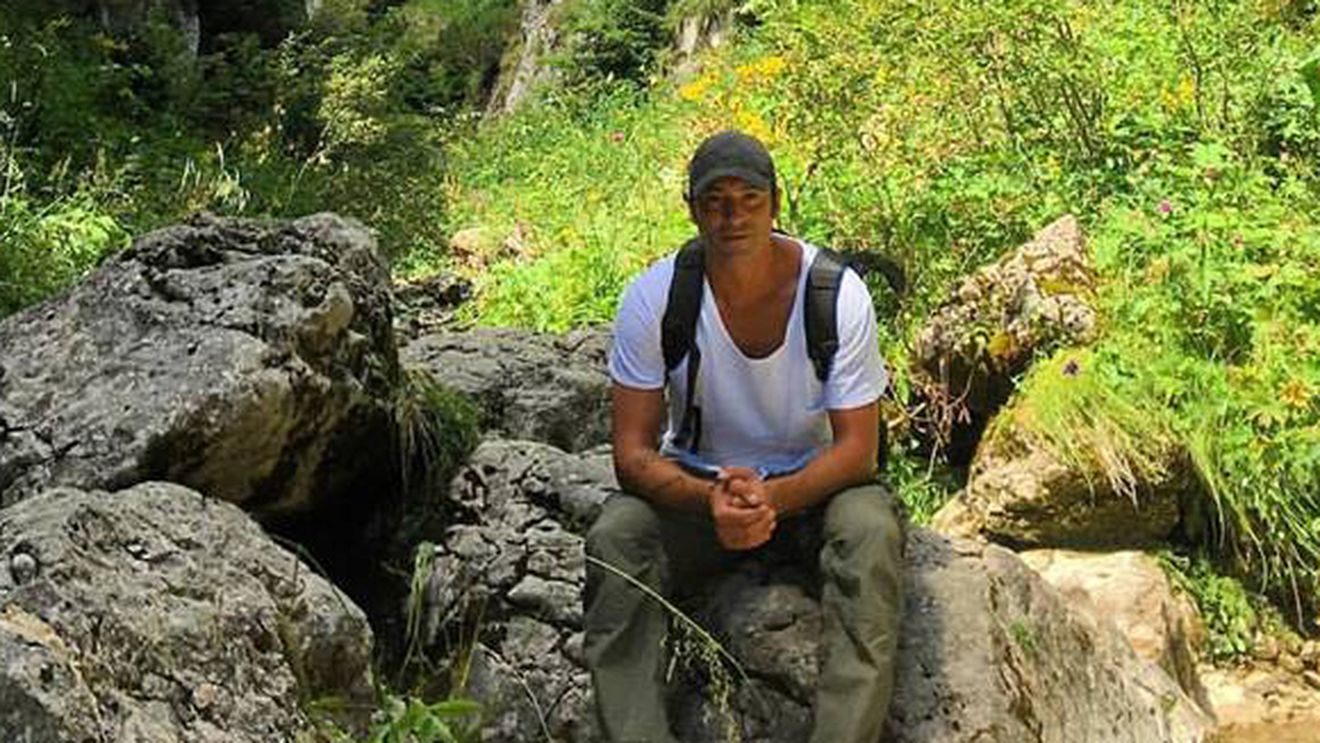 Aşa arată viaţa în imagini a lui RADU VÂLCAN! Uite unde a copilărit prezentatorul