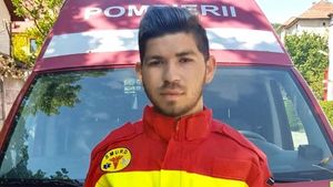 Eduard are 20 de ani, lucrează la o spălătorie auto, dar a reușit să salveze viața unui bărbat intrat în stop cardiorespirator: ”Felicitări, Salvatorule!”