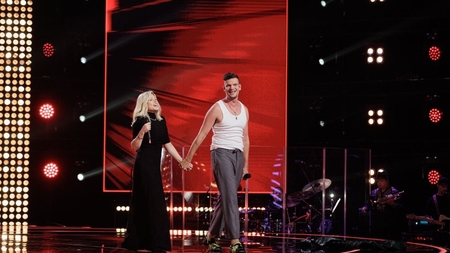 Momentul în care Loredana și Tudor Chirilă se sărută pasional la Vocea României! Reacția fabuloasă a juraților Pro TV. VIDEO