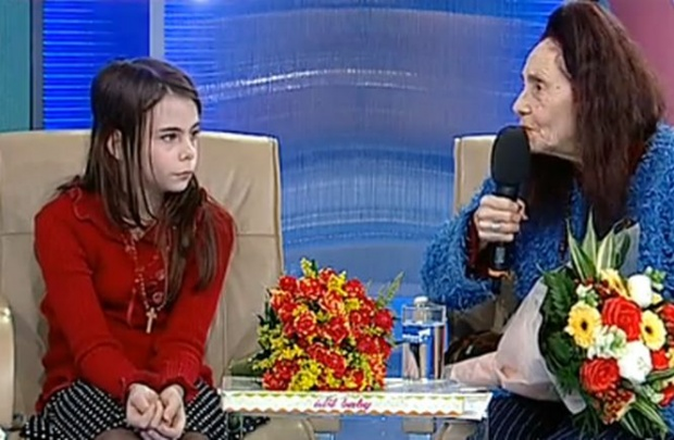 Fata celei mai bătrâne mame din România, admisă la unul dintre cele mai slabe licee din București. Unde va învăța Eliza Iliescu din toamnă