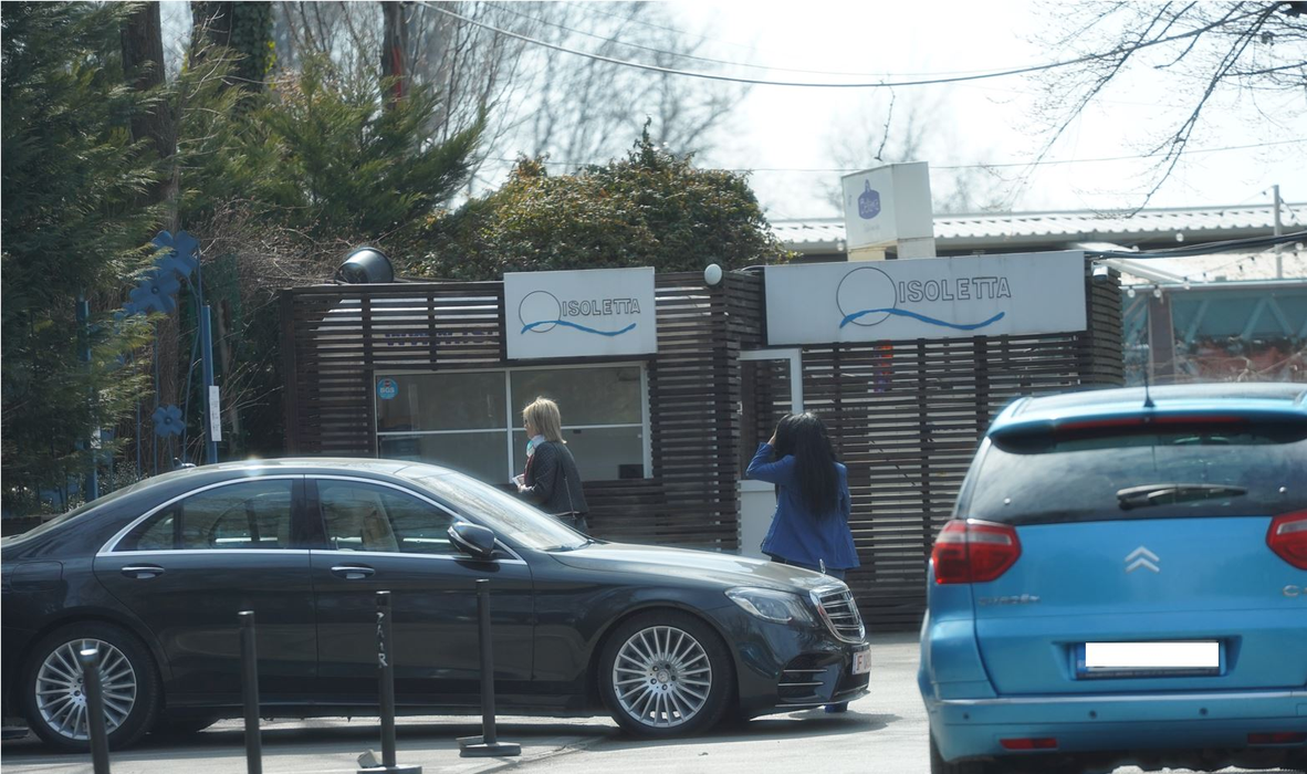 Majda Aboulumosha și Diana Dumitrescu ajung la restaurantul Isoletta (Foto: CANCAN.RO)