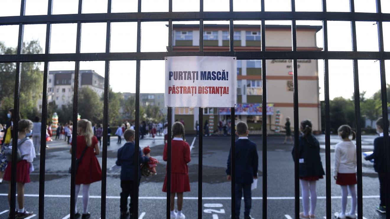 Decizie importantă, luată în București.  Masca rămâne obligatorie în apropierea școlilor și în spațiile aglomerate