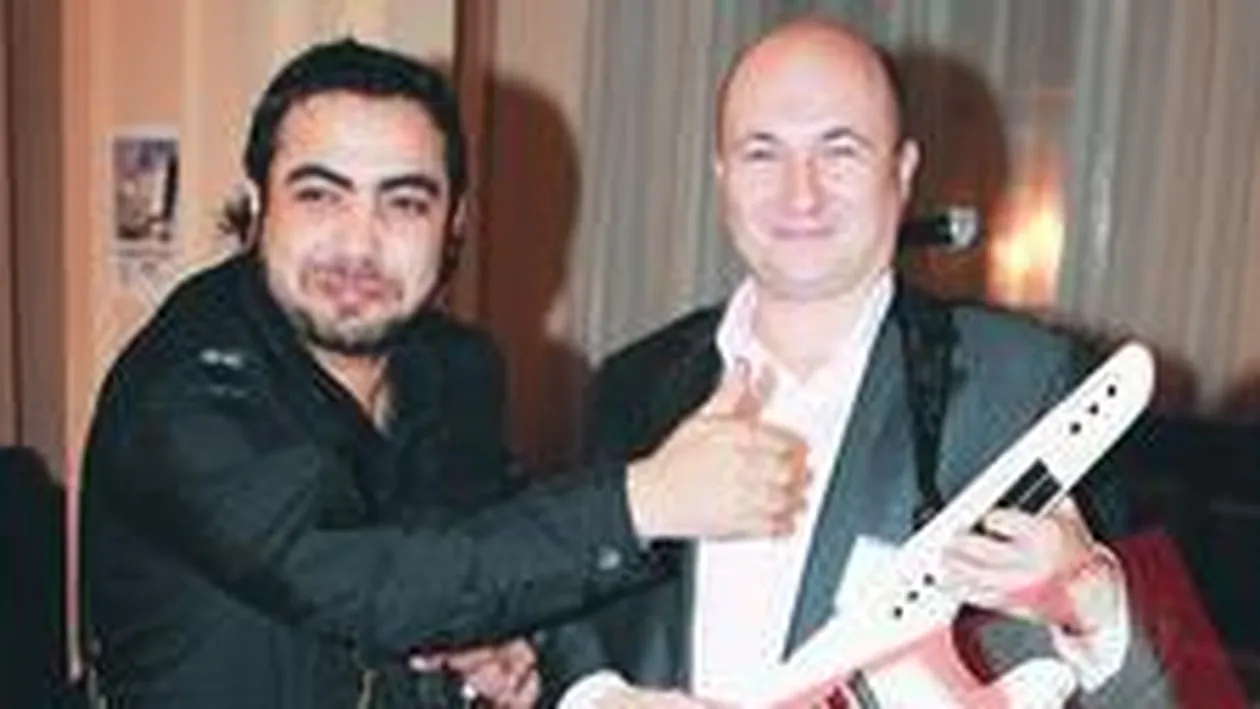 Cheta pentru inmormantarea manelistului