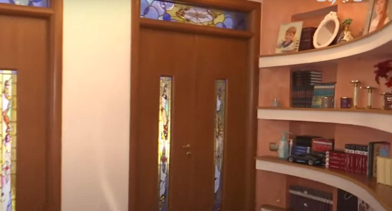 Cum arată apartamentul de 200 mp în care locuiește Regina Întunericului? Imagini rare din casa Gabrielei Lucuțar