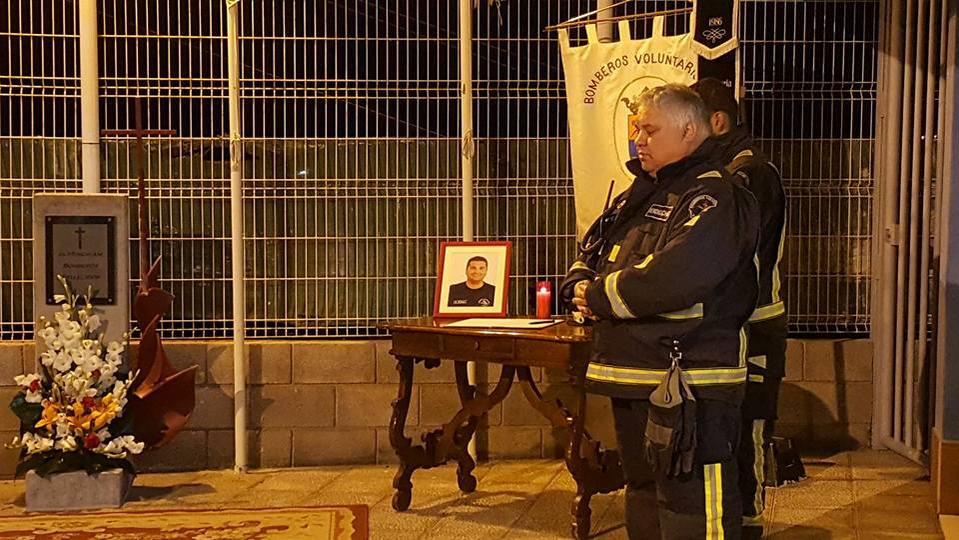 Pompierii voluntari din Spania, moment de reculegere pentru Tony Cârcu. „Cinste şi onoare pentru…”