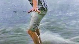 Ashton Kutcher este bine-mersi, Demi - internata dupa o supradoza! El la surf, ea la spital