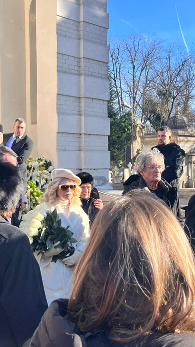 Motivul real pentru care Loredana Groza s-a îmbrăcat în alb la înmormântarea tatălui ei. Ce semnificație are ținuta atipică, de fapt
