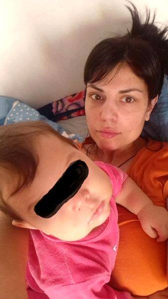 Mama şi-a ucis copilul în somn a fost lăsată în libertate dintr-o greşeală procedurală a instanţelor din Dolj.
