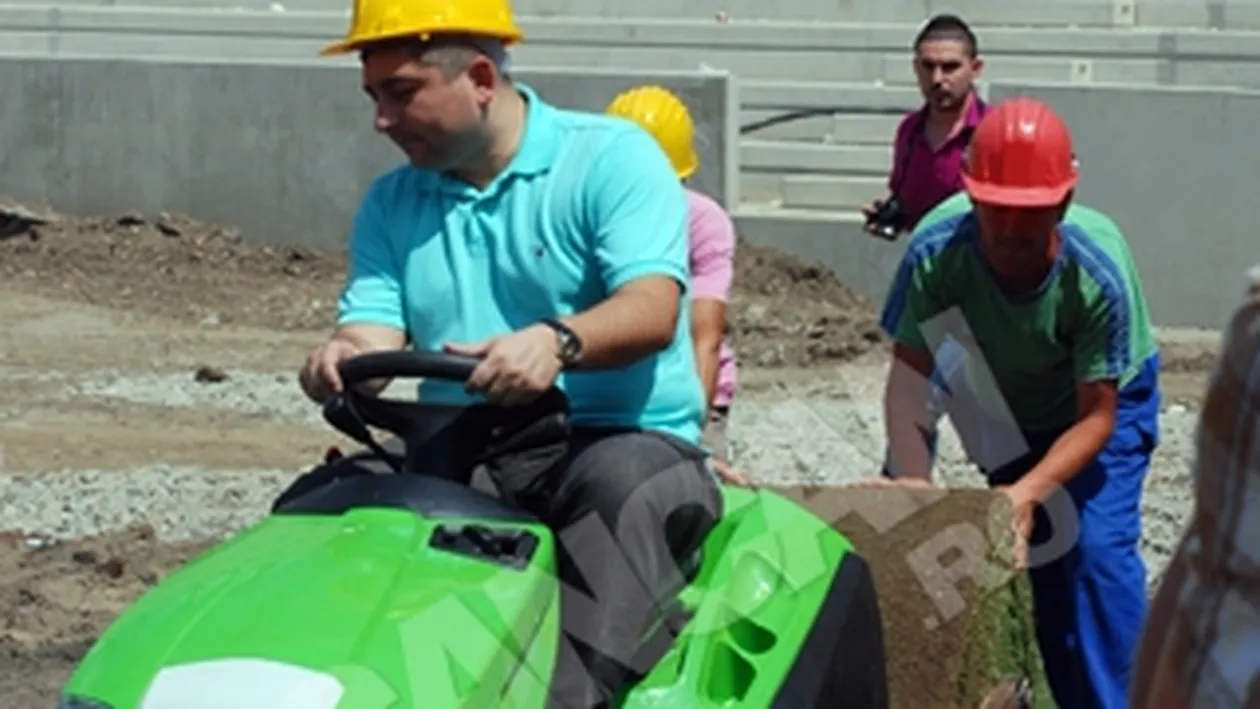 A inceput montarea gazonului pe Cluj Arena