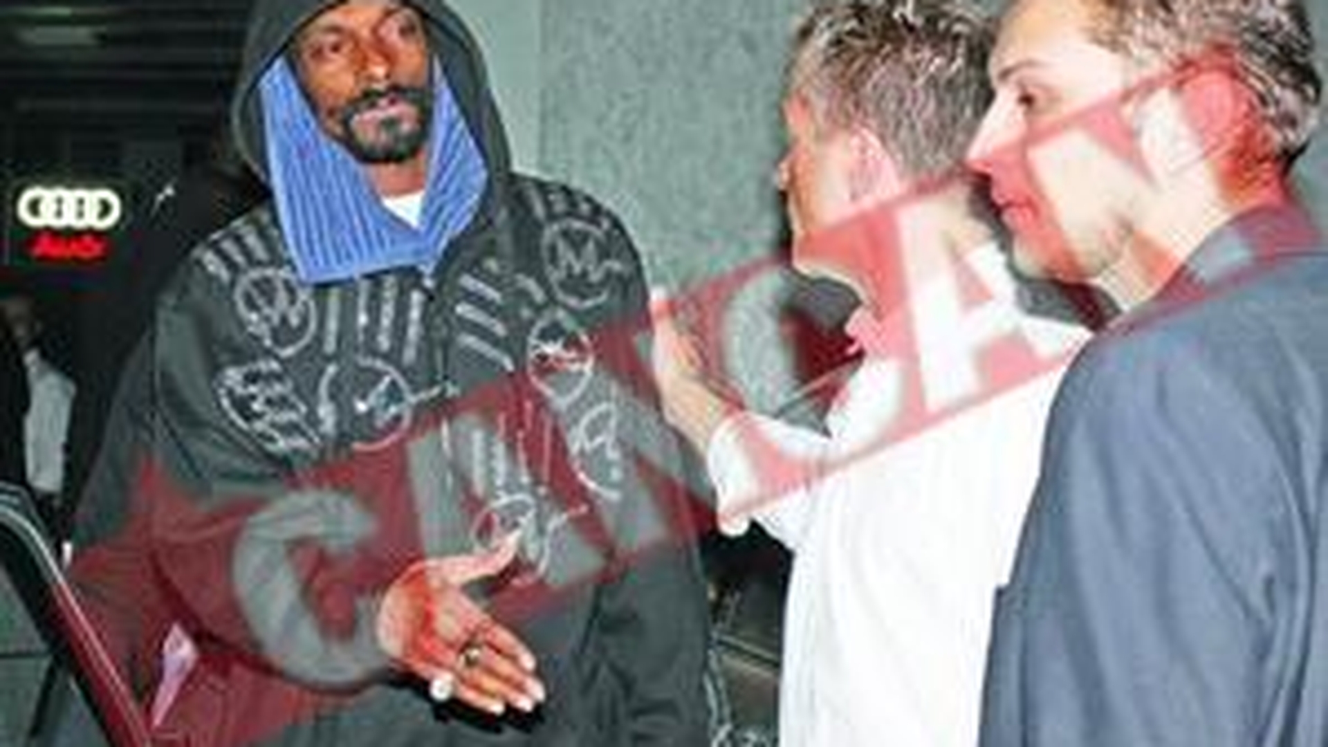 Snoop Dogg a comandat hamburgeri in club