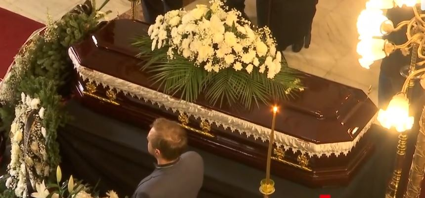 Cel mai greu moment pentru mama lui Ioan Isaiu. Sfâșiată de durere, la priveghiul actorului