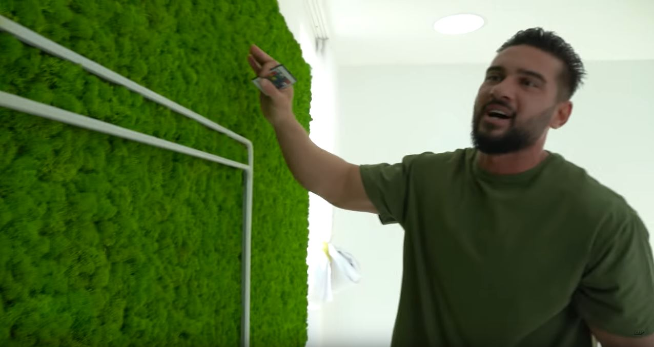 Incredibil! Ce a putut să pună Dorian Popa pe peretele biroului din casa de 300.000 de euro | FOTO
