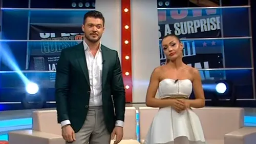 VICTOR SLAV şi ANDREEA MANTEA, apariţie surpriză în această seară! Nimeni nu se aştepta să fie îmbrăcaţi în halate de baie