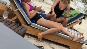 Sore Mihalache, sexy la plajă cu prietenele! Cum s-a distrat cu fetele