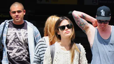 Rachel Bilson se comporta bizar