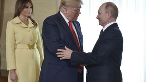 Ce i-a scris Melania Trump lui Vladimir Putin. Președintele rus a citit scrisoarea de față cu toată lumea