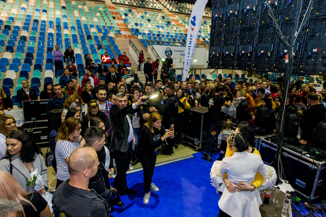 Ce a pățit Andra Măruță în timpul ultimului concert, de la Craiova! Ce au făcut spectatorii din primul rând