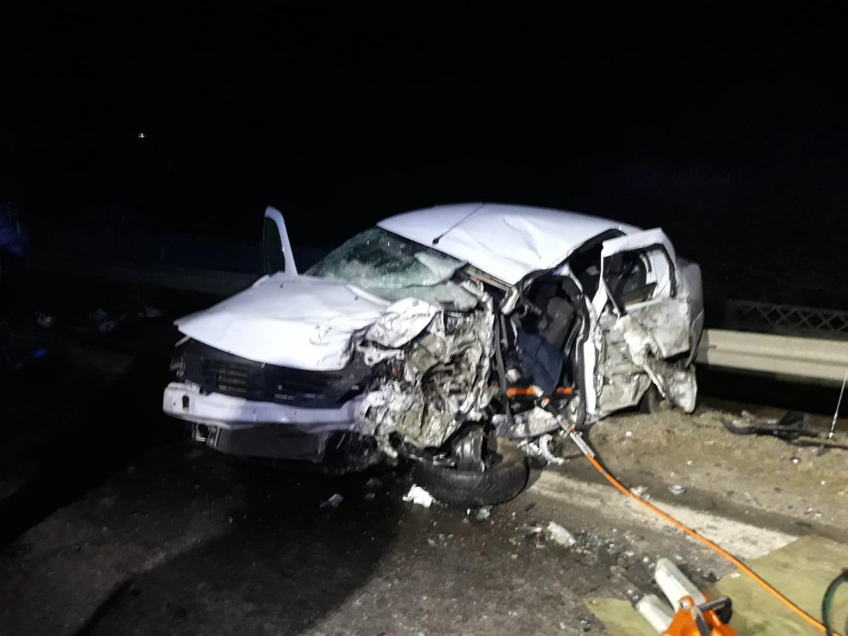 Accident mortal în Prahova, unde un TIR, o autoutilitară și 2 mașini s-au ciocnit! După impact, a urmat un incendiu