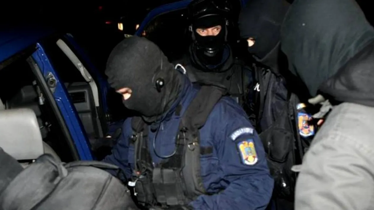 Bătaie ca-n filme la Ploiești! Doi jandarmi, loviți cu bâtele de hoți!