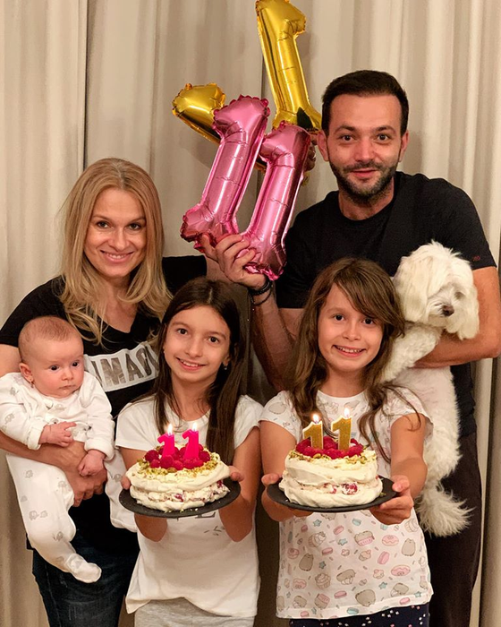 Mihai Morar, tablou de familie. Expresia feței micuței Roua, de neprețuit : ”Inevitabil, una din trei nu are chef de poze”