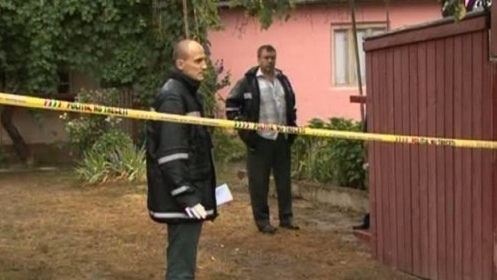 Cea mai oribilă crimă de anul acesta! Un bărbat si-a decapitat băietelul cu drujba, după care s-a sinucis in acelasi mod