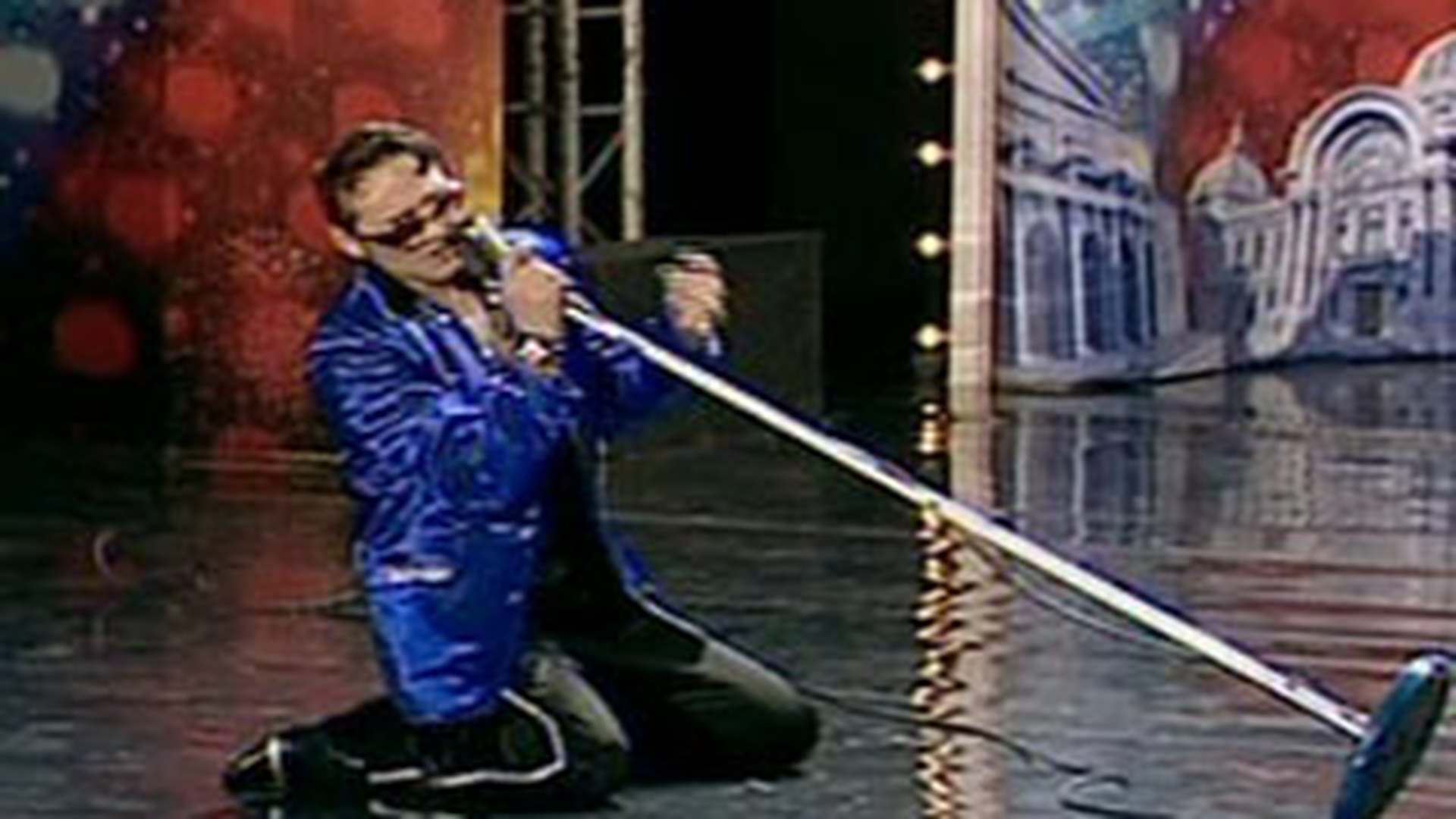 Adrian Enache si Stefan Banica JR sunt depasiti! El e noul Elvis al Romaniei!
