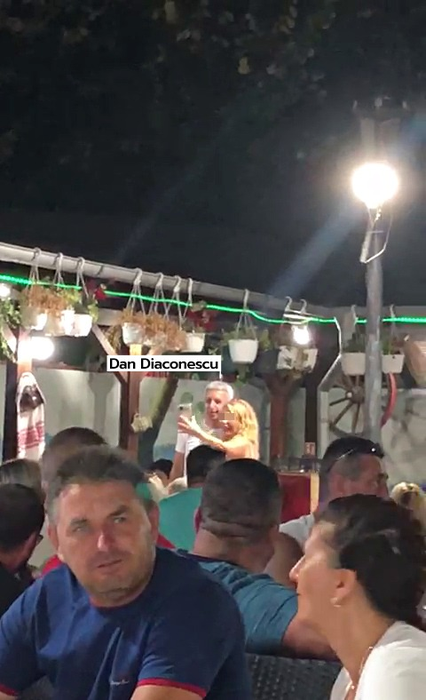 Dan Diaconescu, asaltat de fani
