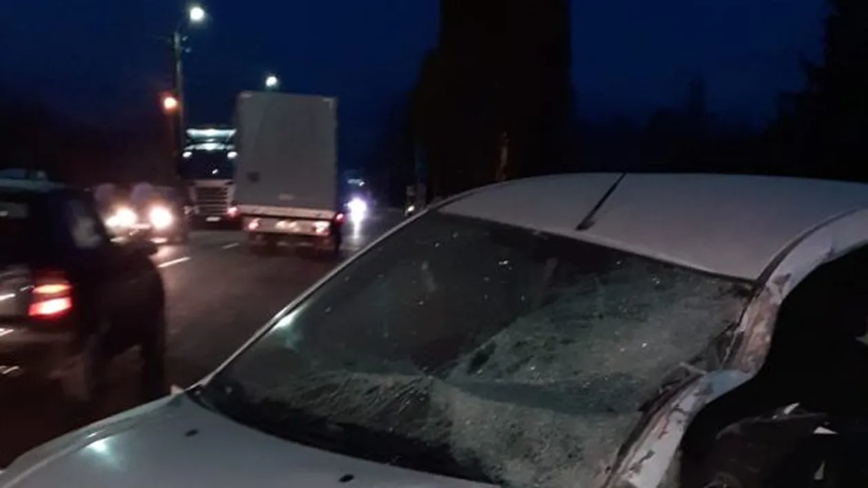 Accident mortal pe DN 71, în Dâmbovița. Un camion și un autoturism s-au ciocnit violent