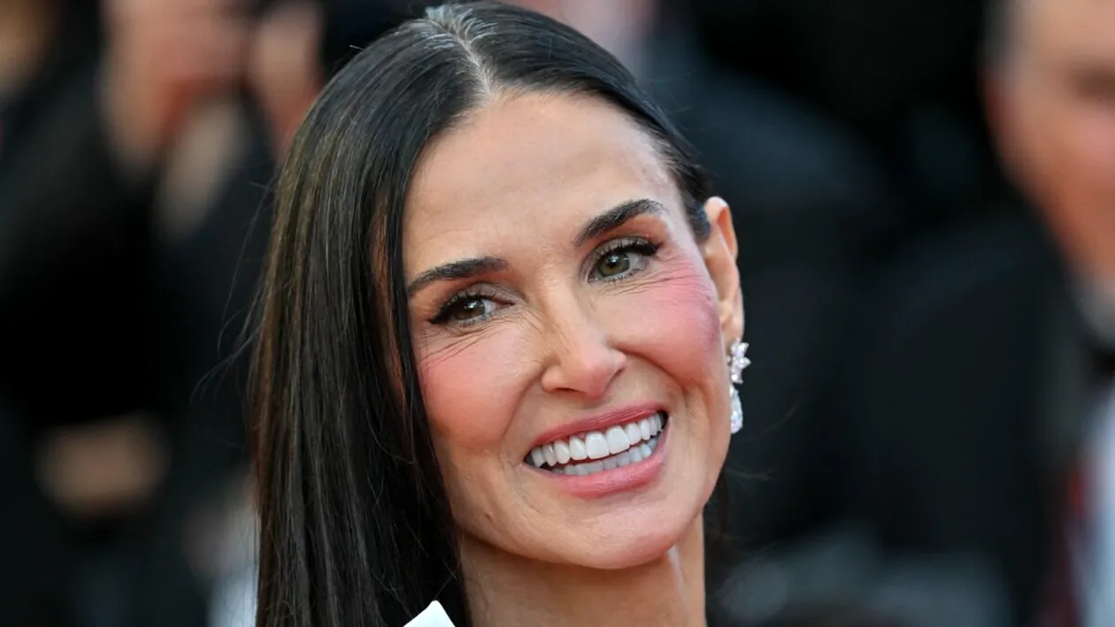 La 61 de ani, Demi Moore se iubește cu un tinerel de 34! Cine este și cum arată cel care i-a furat inima actriței