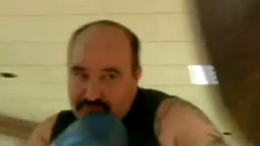 Imagini in premiera! Nutu Camataru asa cum nu l-ai mai  vazut niciodata! Da cu sete in sacul de box si isi viziteaza sotia la puscarie