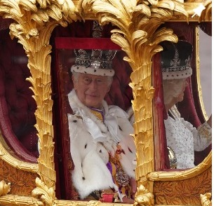 Regele Charles și Regina consoartă Camilla, în drum spre Palatul Buckingham / foto: captură video Instagram The Royal Family