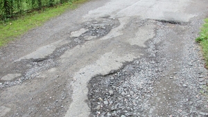 40 de ani a durat să fie asfaltată o stradă din România. Și asta cu proces!