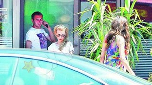 Moti, Torje si Pulhac au rezistat asaltului! Luati la ochi de doua tinere