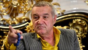 Marius Lăcătuș l-a contrat dur pe Gigi Becali, în direct la TV. ”Nu am zis eu că furi. Te roade, te roade”