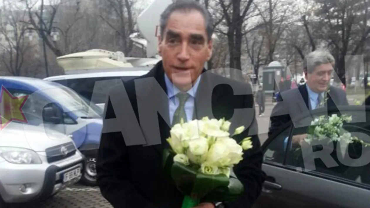 Petre Roman nu vrea sa participe la petrecerea Oanei de dupa cununie: Nu stiu cum este ginerele meu ca om