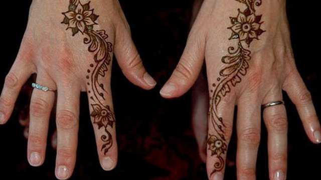 Si-a facut un TATUAJ cu henna! Ce s-a intamplat in scurt timp este INGROZITOR! Cum arata acum