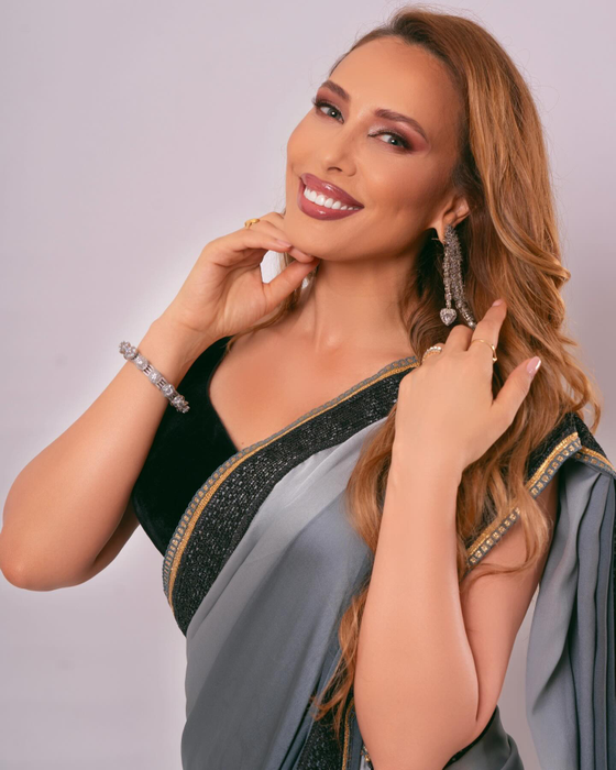 Iulia Vântur, singură de Paște în România! Unde era Salman Khan în tot acest timp