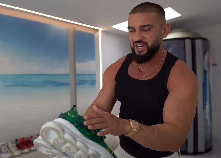 Dorian Popa își prezintă adidașii cumpărați de la braduri de lux