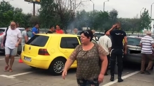 O şoferiţă a intrat cu viteză în parcare unei benzinării de pe A2 şi a izbit crunt o familie